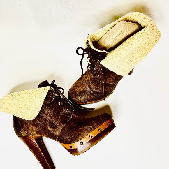 Michael Kors Lara Sherpa Cuffed Studded Platform Faux Shearling Bootie Heel - Picture 7 of 14